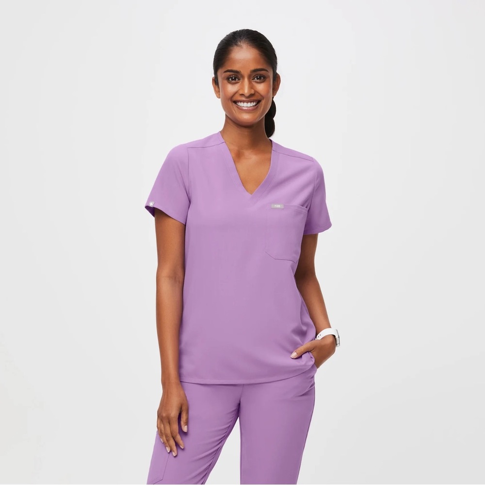 Figs Catarina One-Pocket Scrub Top. Lilac Dawn. Medium.